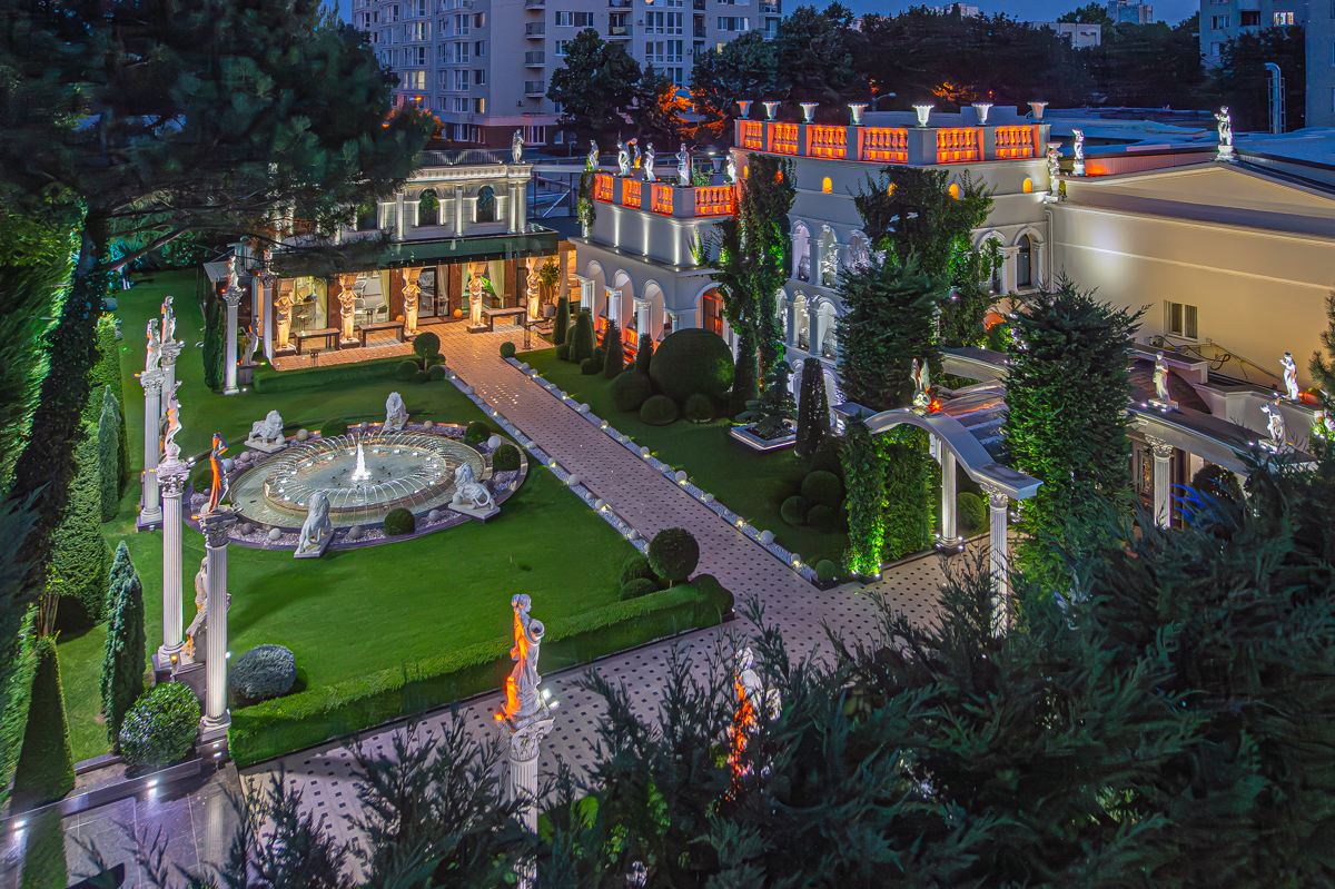 Вид снаружи зала для мероприятий